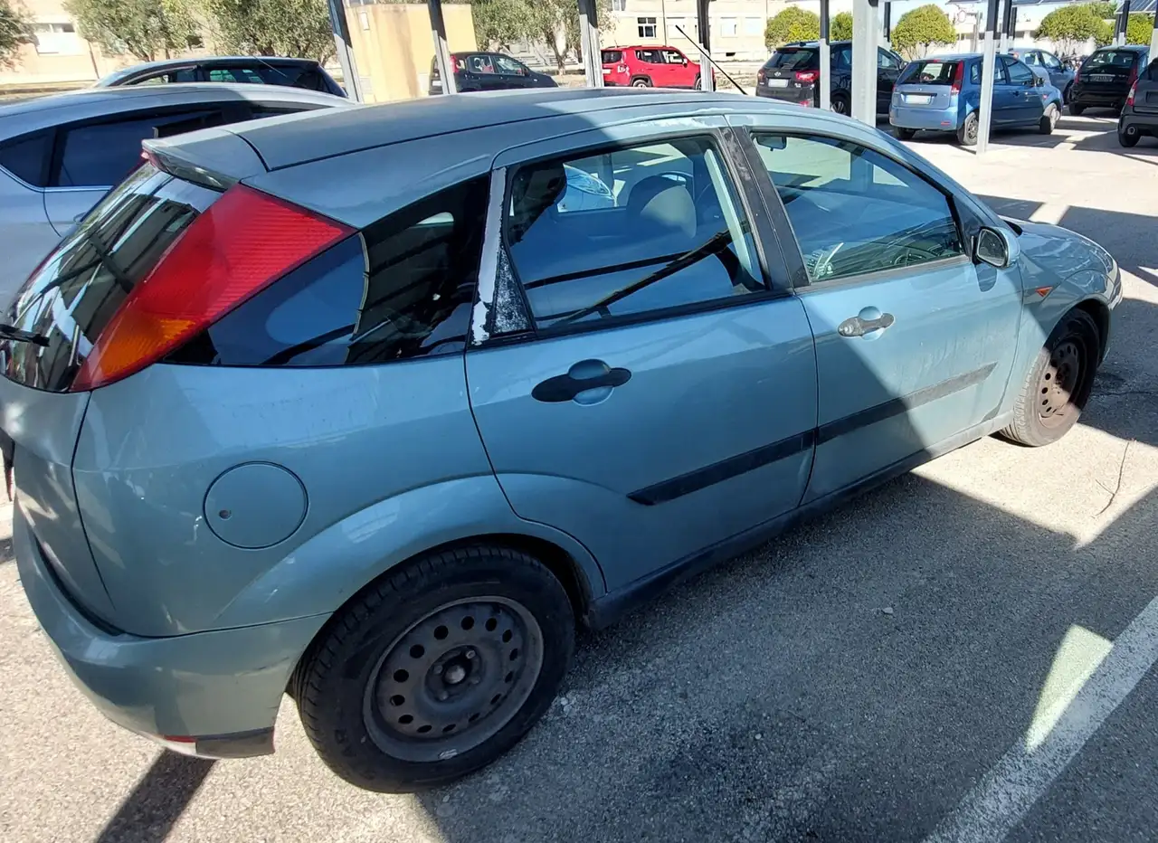 Ford Focus 5p 1.6i 16v Ambiente, foto 4