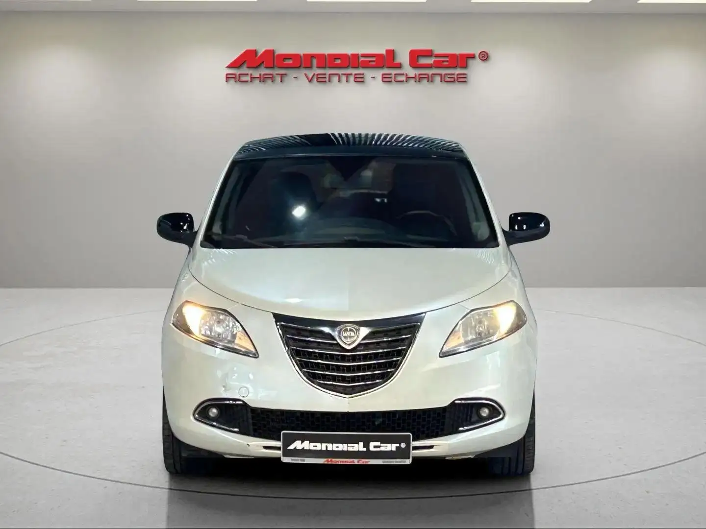 Lancia Ypsilon Ypsilon 1.3 Multijet Gold *toit pano*USB *garantie Blanc - 2