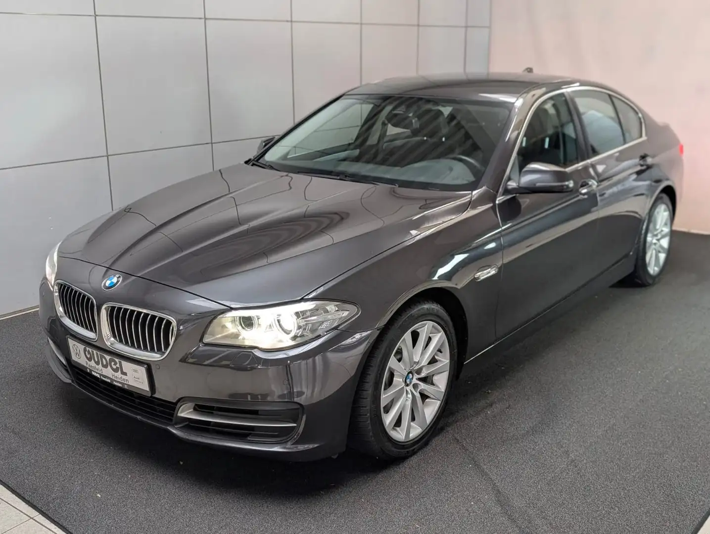 BMW 520 d 5 Limousine Automatik !VK nur an Gewerbe! Black - 2