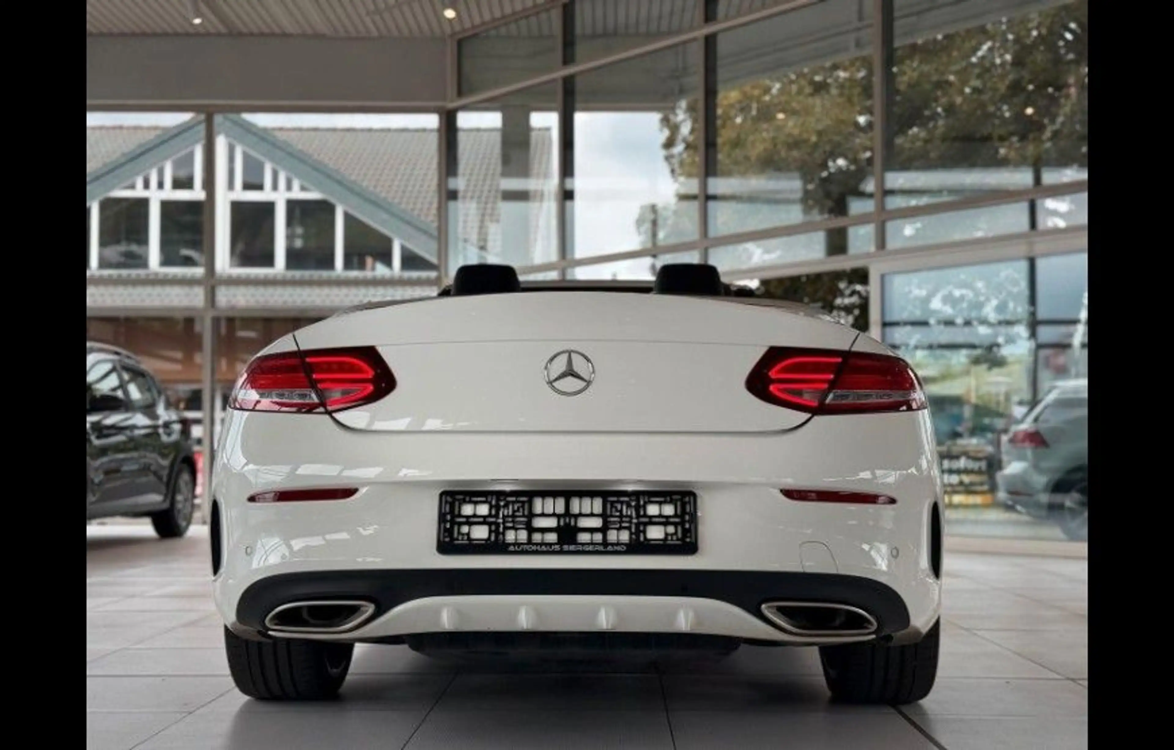 Mercedes-Benz C 200 Cabrio/ AMG-LINE/ 19-Zoll/Leder//Airmatic — photo 9