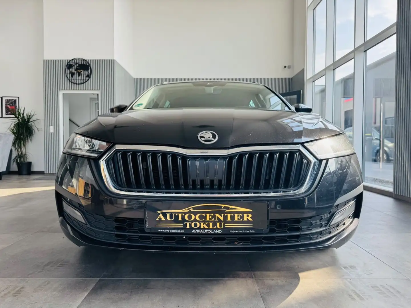 Skoda Octavia Combi Clever 2.0 TDI Automatik Schwarz - 2