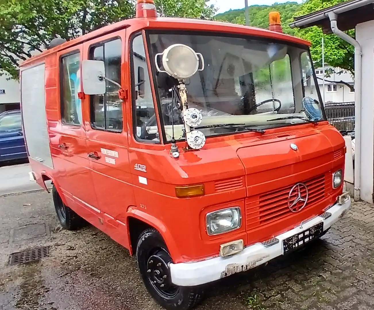Mercedes-Benz Roşu - 1