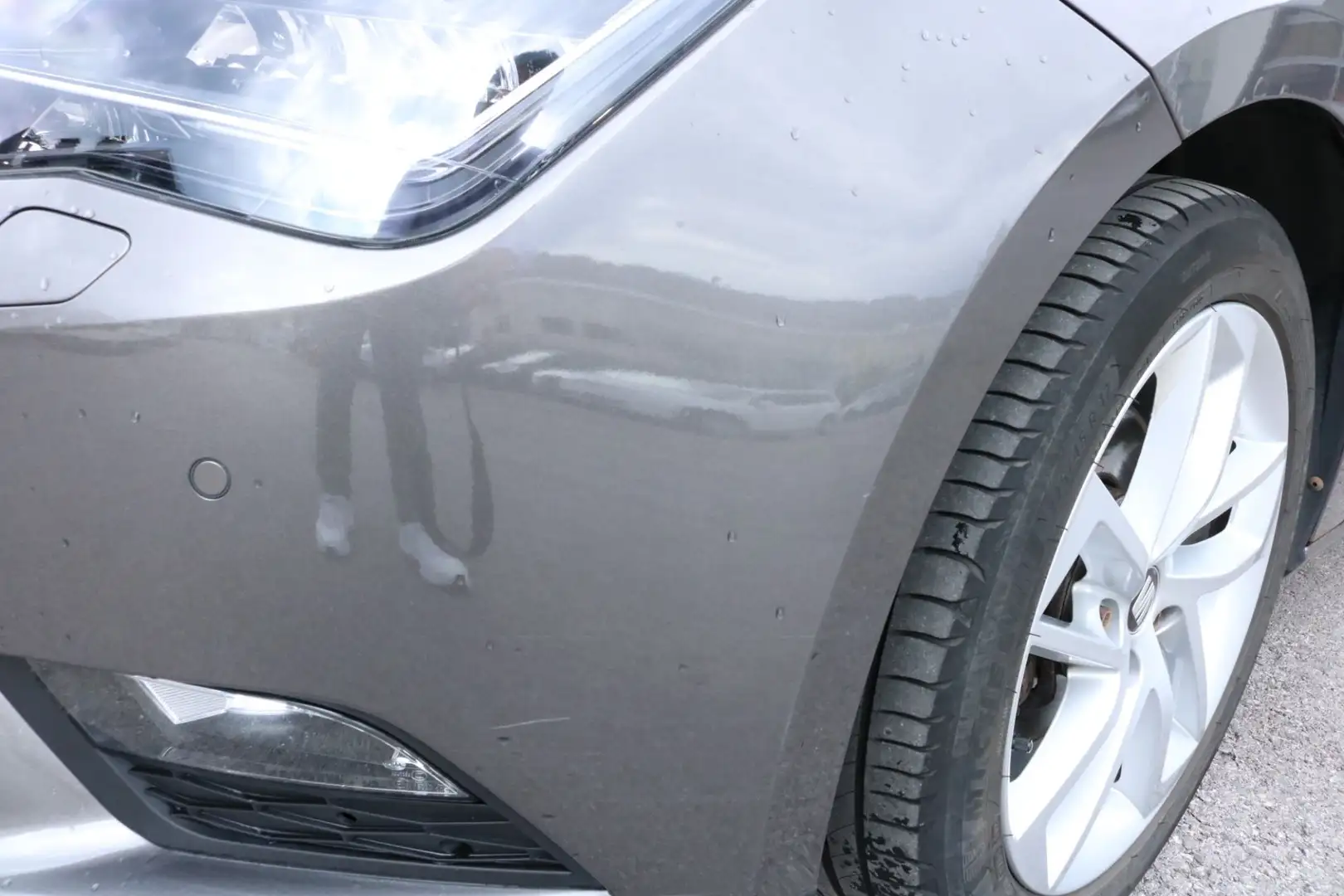 SEAT Leon ST Executive 1,6 TDI CR 4Drive Grau - 2
