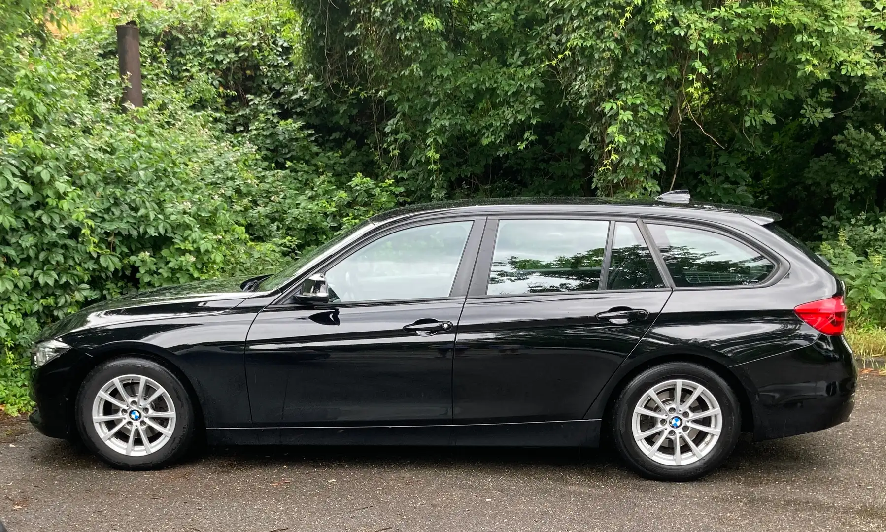 BMW 320 3er Touring Diesel 320d Touring Efficient Dynamics Siyah - 2
