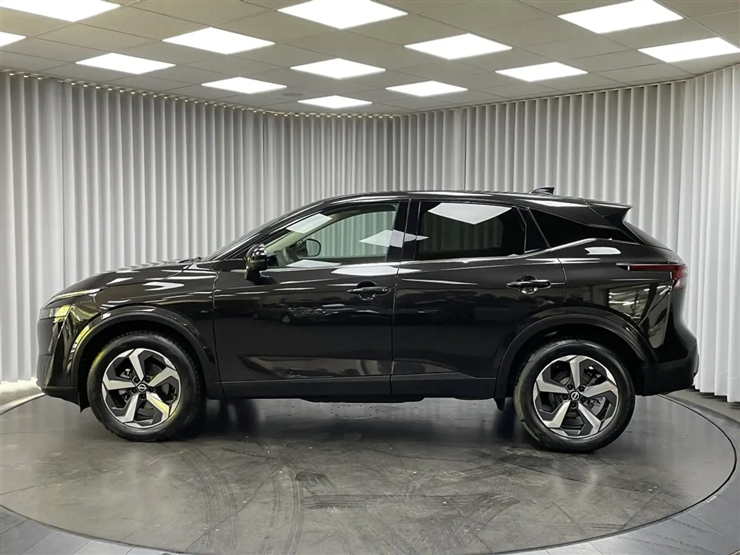 Nissan Qashqai 1.3i mHEV / N-connecta / Aut / Navi / Cam 360° ... Zwart - 2