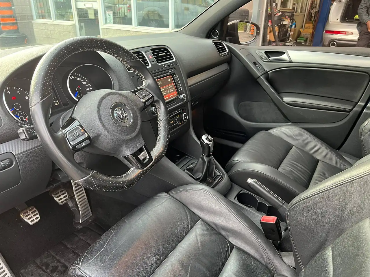 Volkswagen Golf R photo Volkswagen Golf R