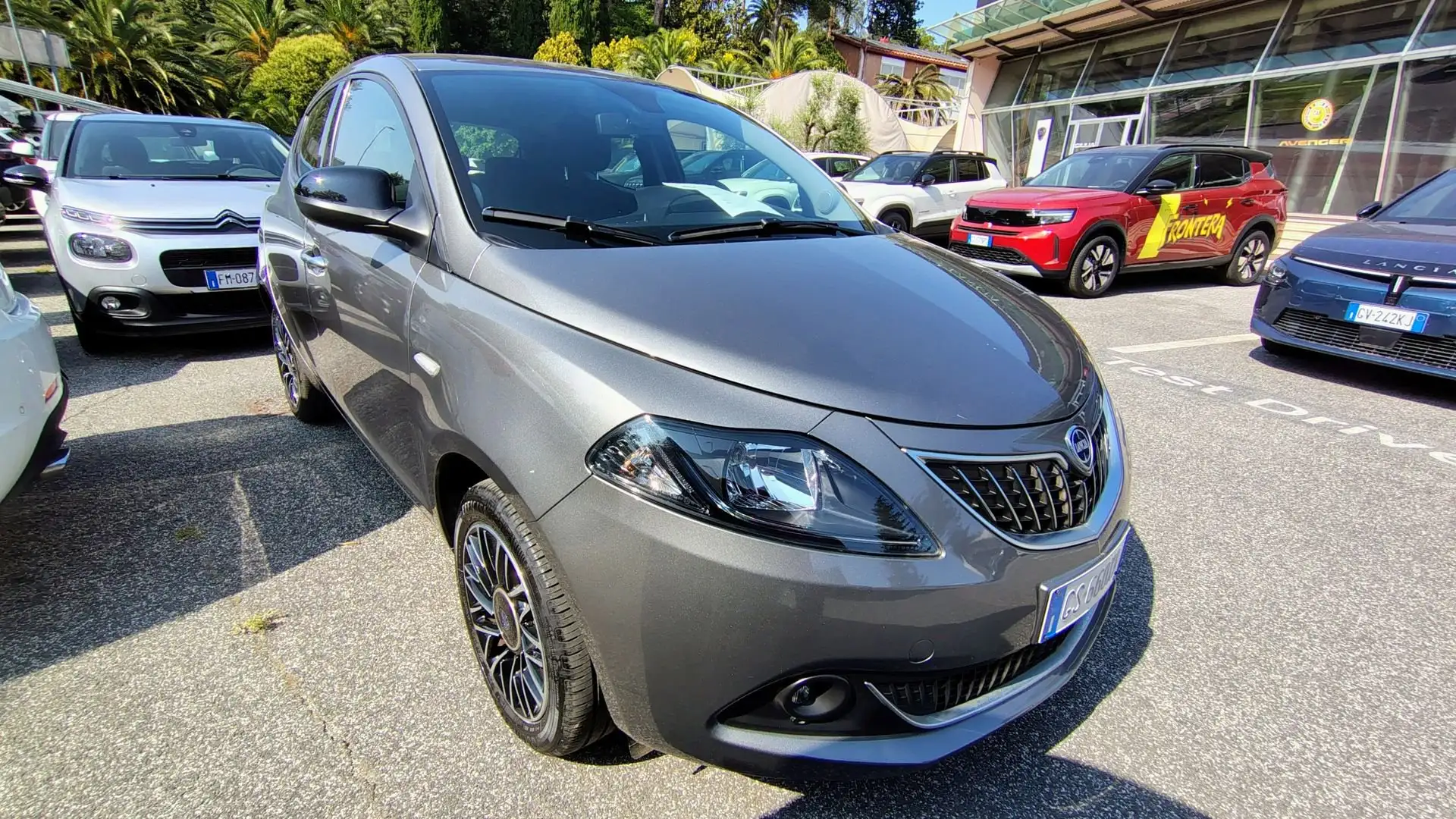 Lancia Ypsilon 1.0 FireFly 5 porte S&S Hybrid Gold Plus Grigio - 2