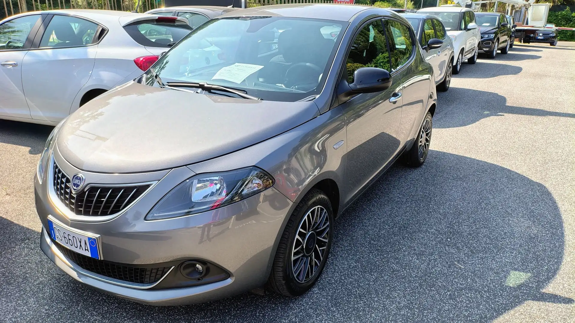Lancia Ypsilon 1.0 FireFly 5 porte S&S Hybrid Gold Plus Grigio - 1