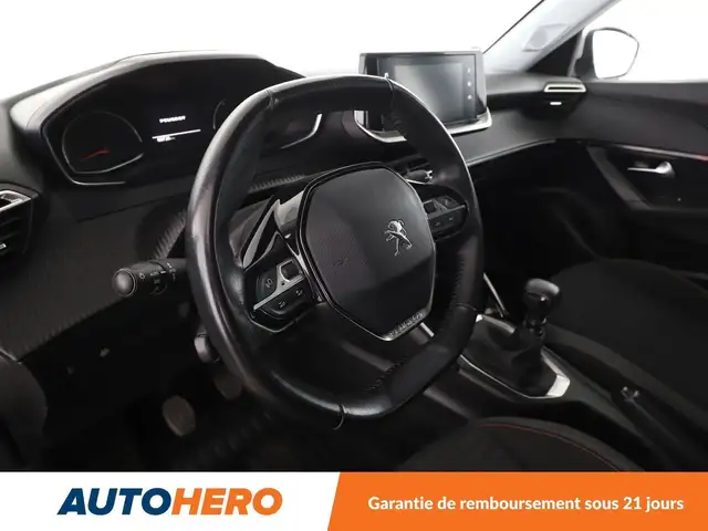 Peugeot 2008 view 11