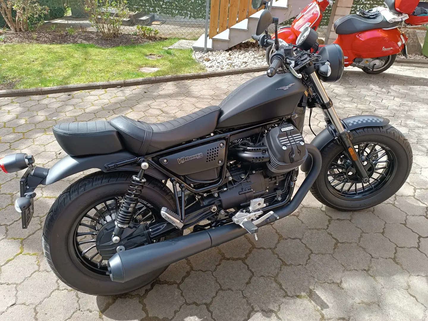 Moto Guzzi V 9 Bobber Siyah - 2