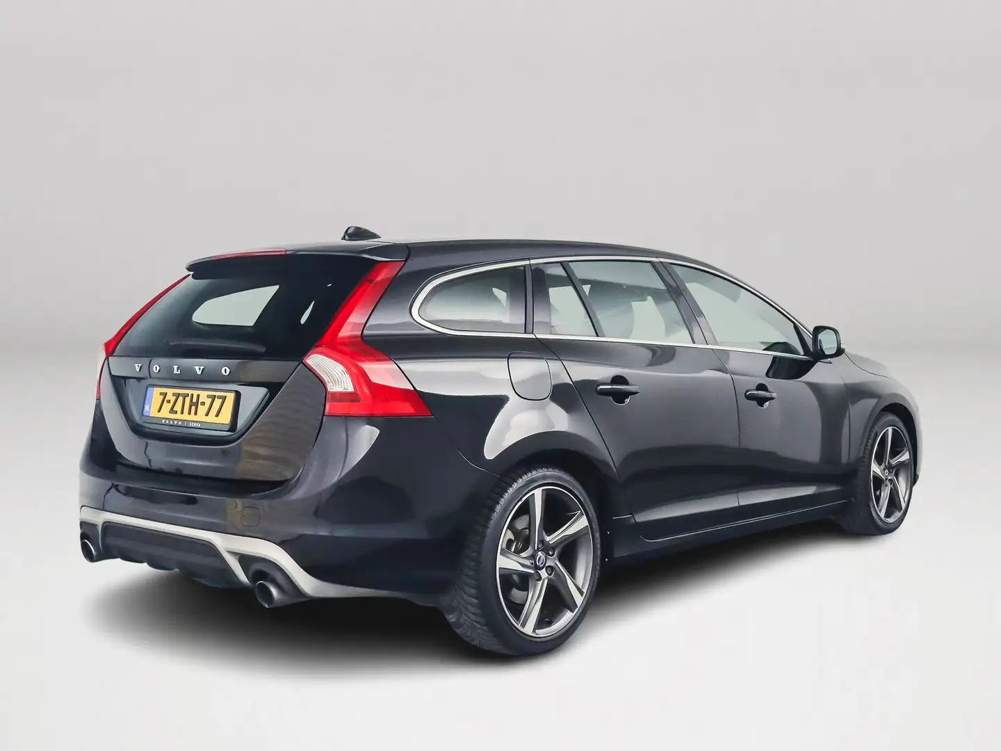 Volvo V60 T3 R-Design | Navigatie | Cruise Control Zwart - 2
