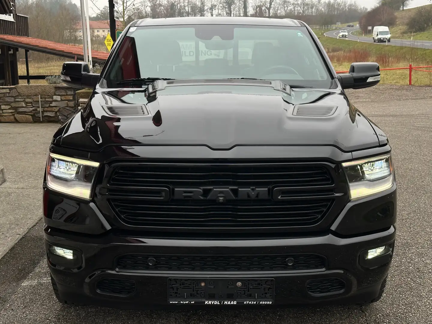 Dodge RAM 1500 Sport Quad Cab 5,7 Hemi V8 4x4 Schwarz - 2