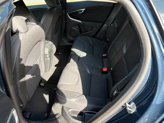 Volvo V40 view 11