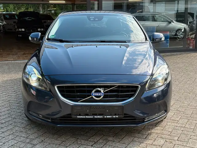 Volvo V40 view 3
