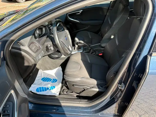 Volvo V40 view 10
