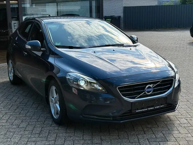 Volvo V40 view 4