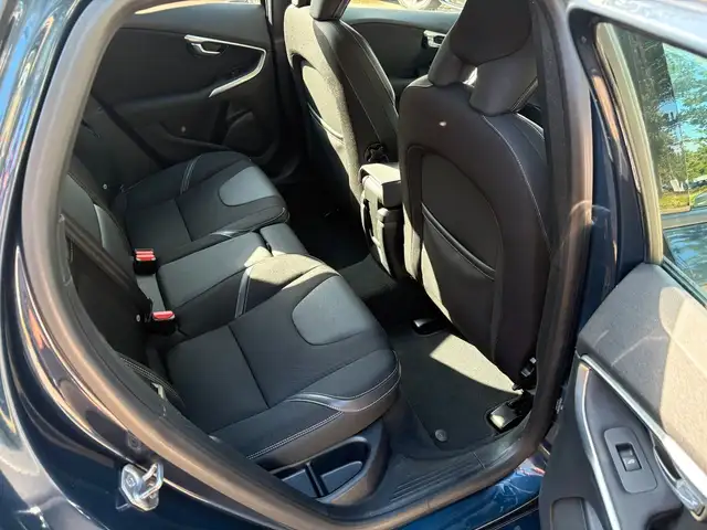 Volvo V40 view 12