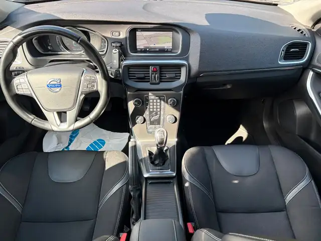 Volvo V40 view 8