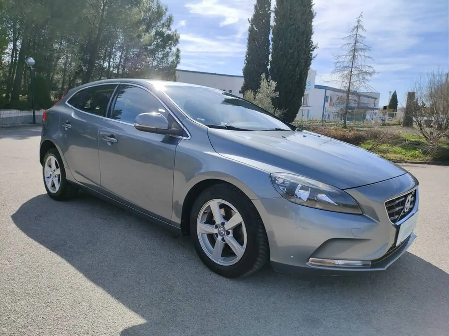 Volvo V40 2.0 T2 Momentum Gris - 2