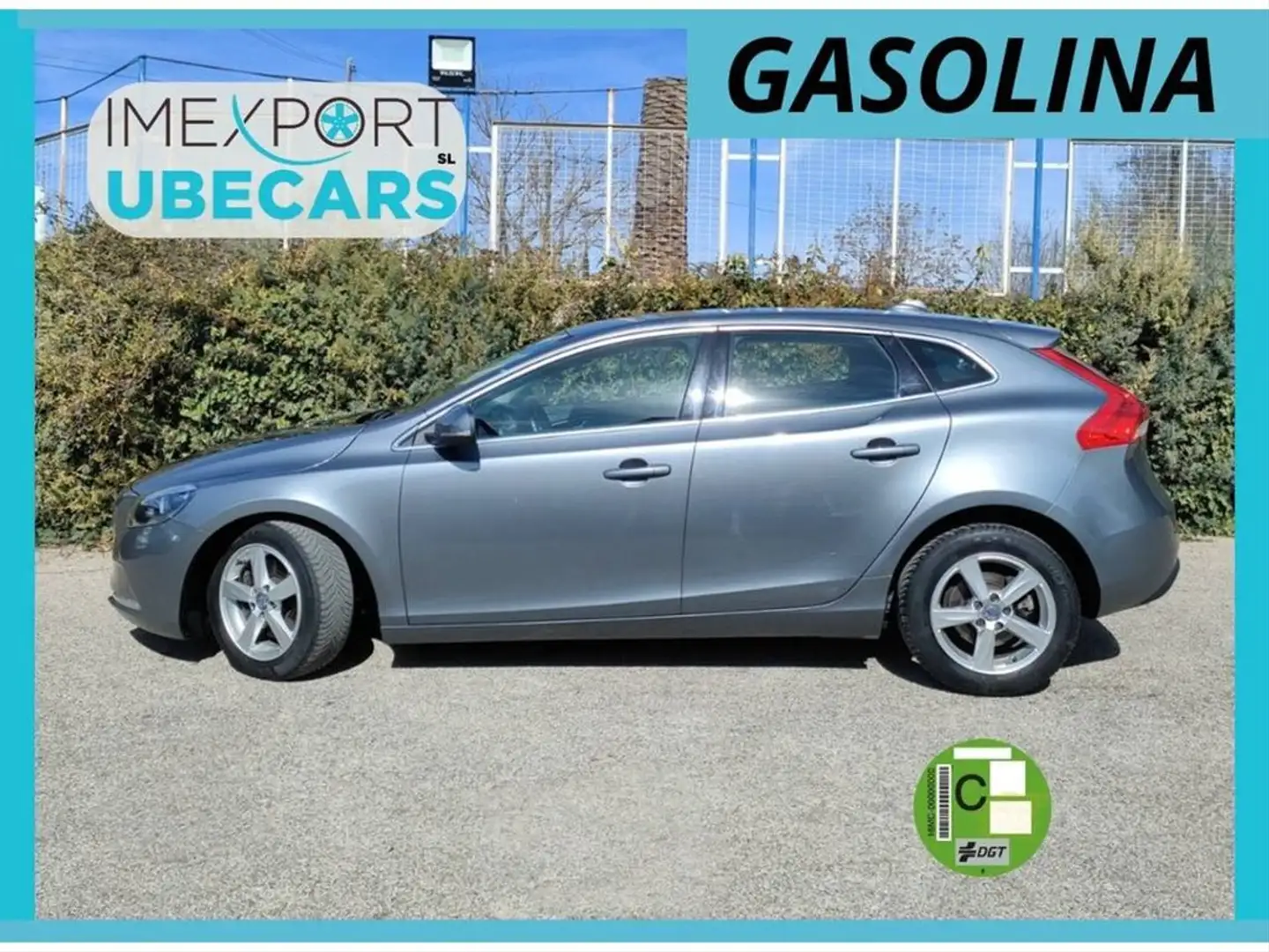 Volvo V40 2.0 T2 Momentum Gris - 1