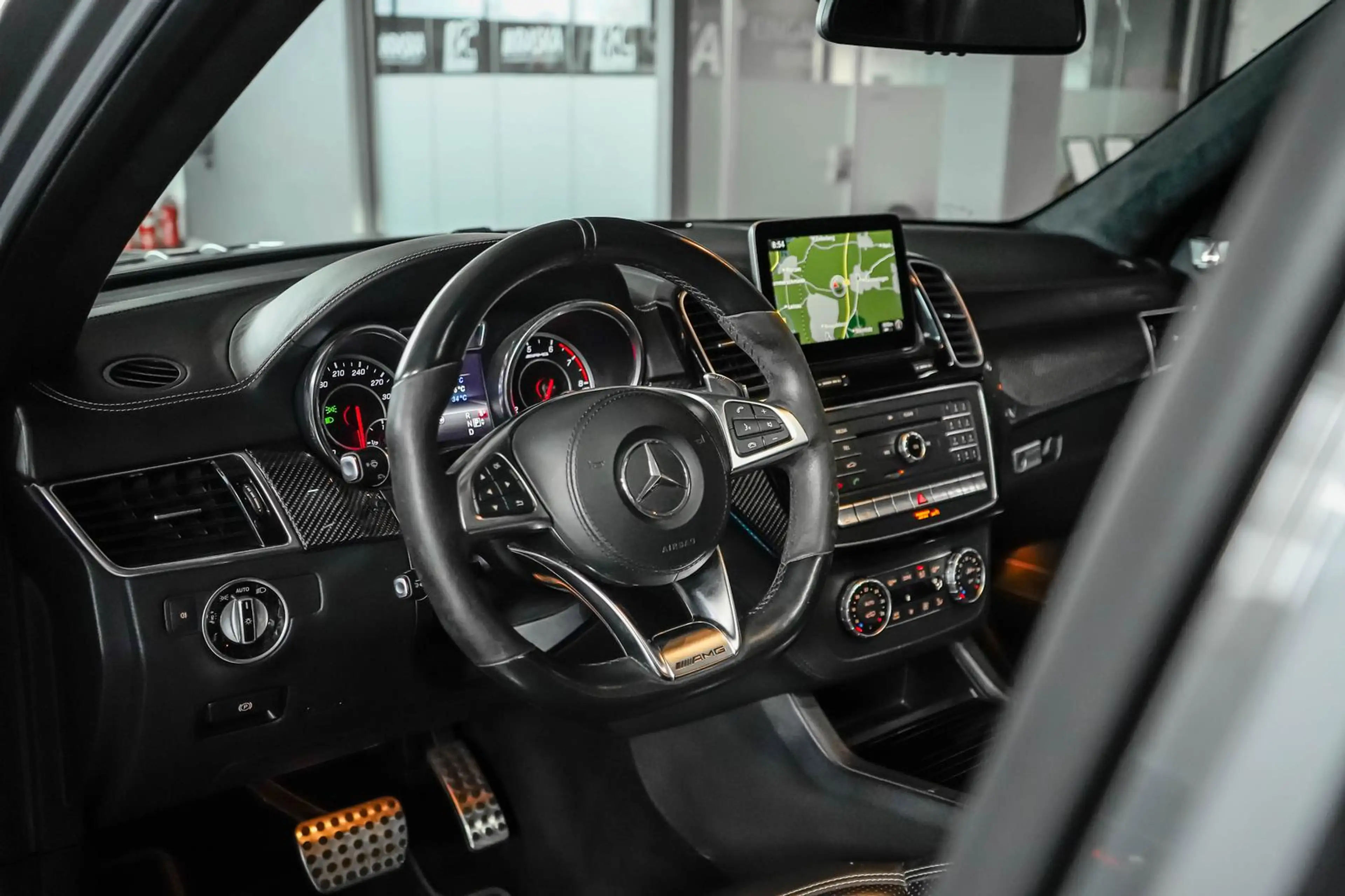 Mercedes-Benz GLS 63 AMG 5.5 V8 4M LED AHK PANO B&O MASSAGE TV — photo 17