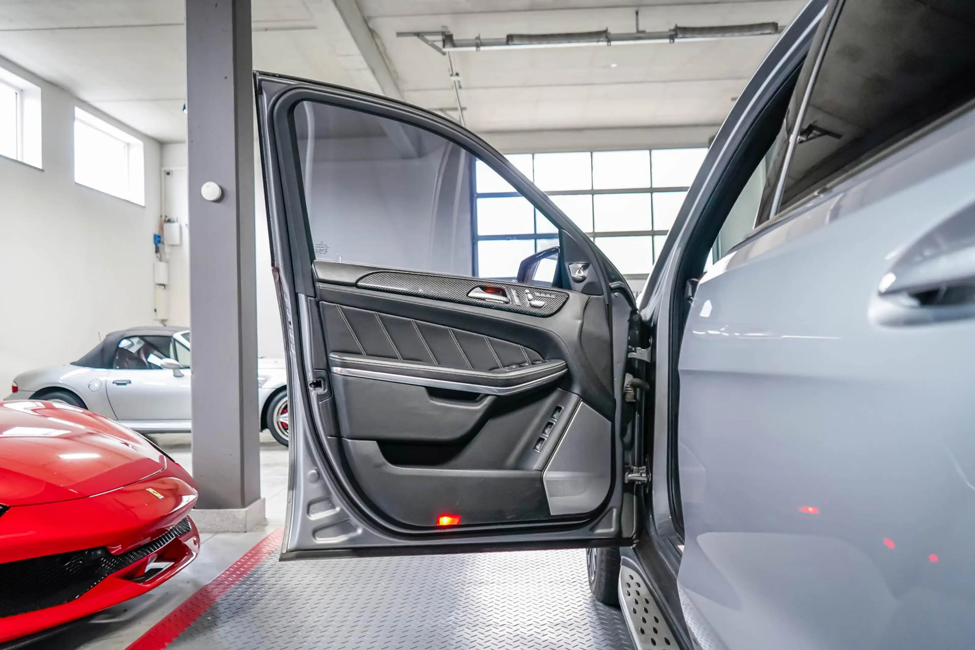 Mercedes-Benz GLS 63 AMG 5.5 V8 4M LED AHK PANO B&O MASSAGE TV — photo 13