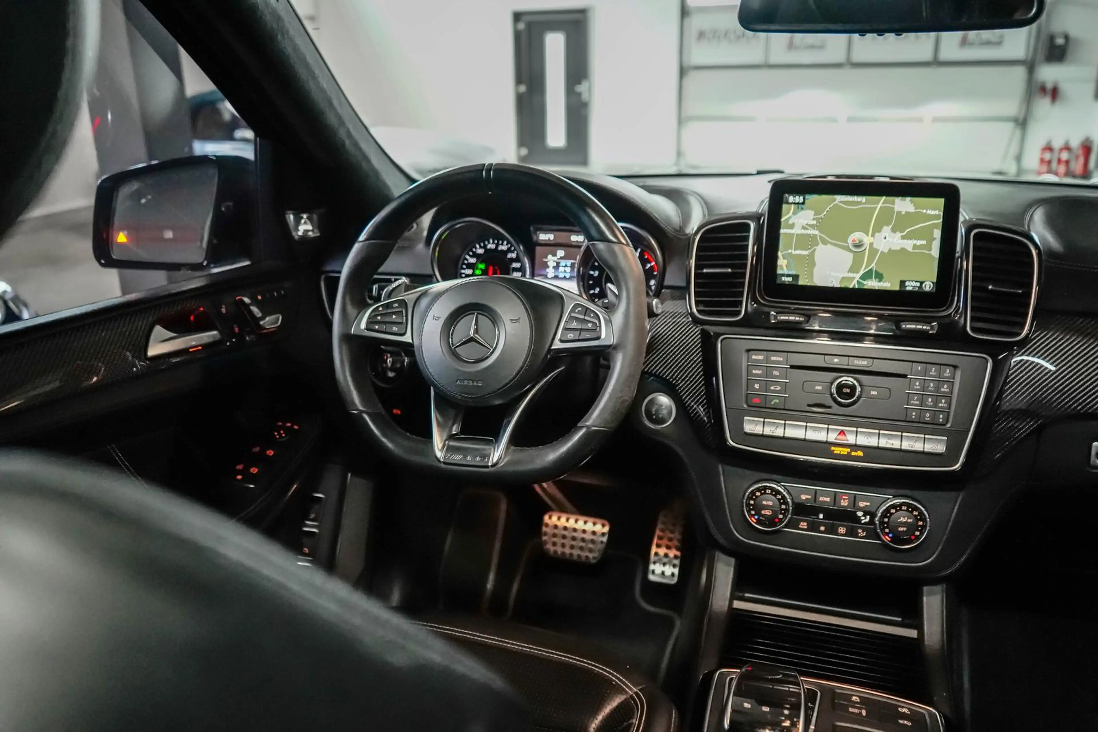 Mercedes-Benz GLS 63 AMG 5.5 V8 4M LED AHK PANO B&O MASSAGE TV — photo 28