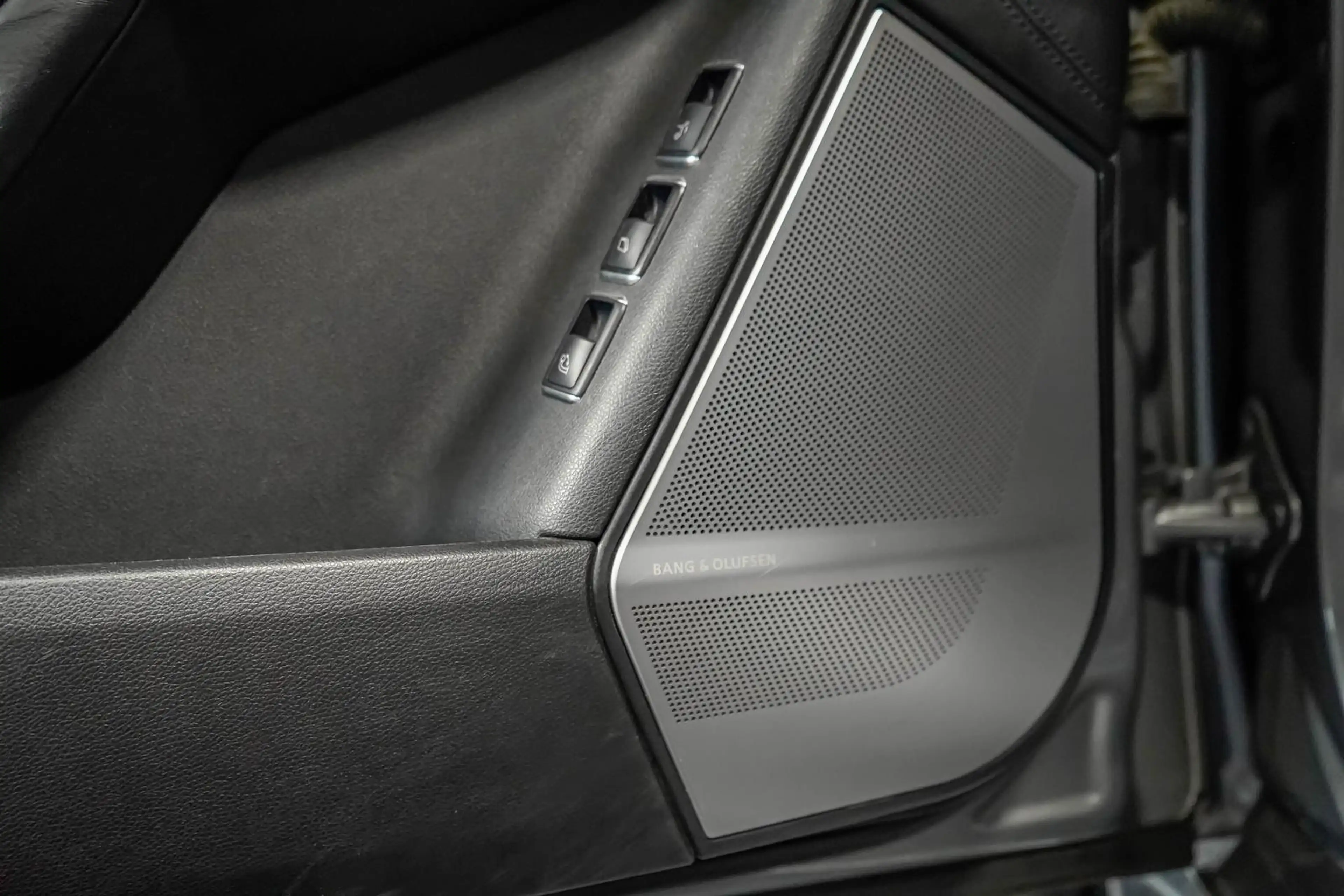 Mercedes-Benz GLS 63 AMG 5.5 V8 4M LED AHK PANO B&O MASSAGE TV — photo 14