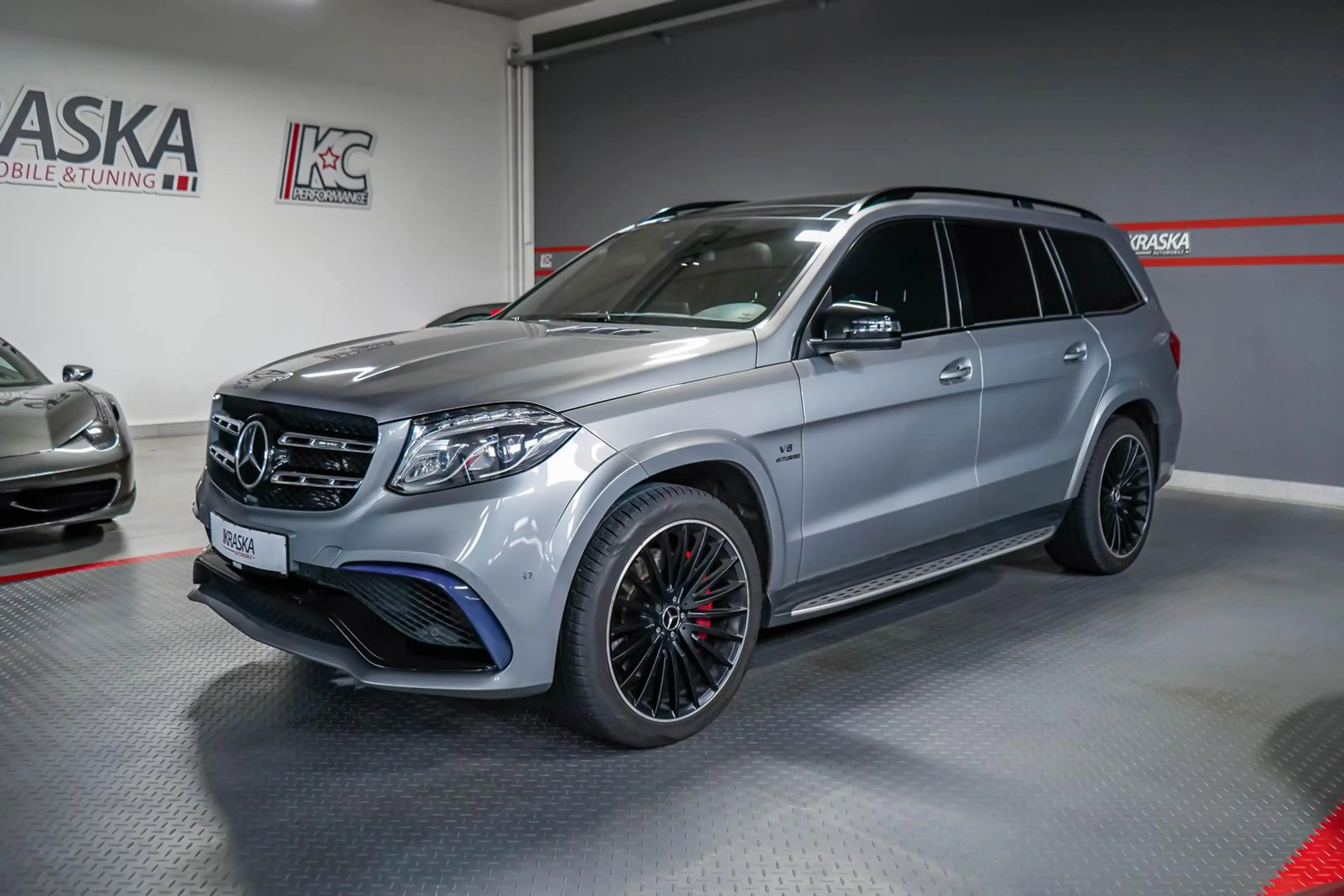 Mercedes-Benz GLS 63 AMG 5.5 V8 4M LED AHK PANO B&O MASSAGE TV — photo 4