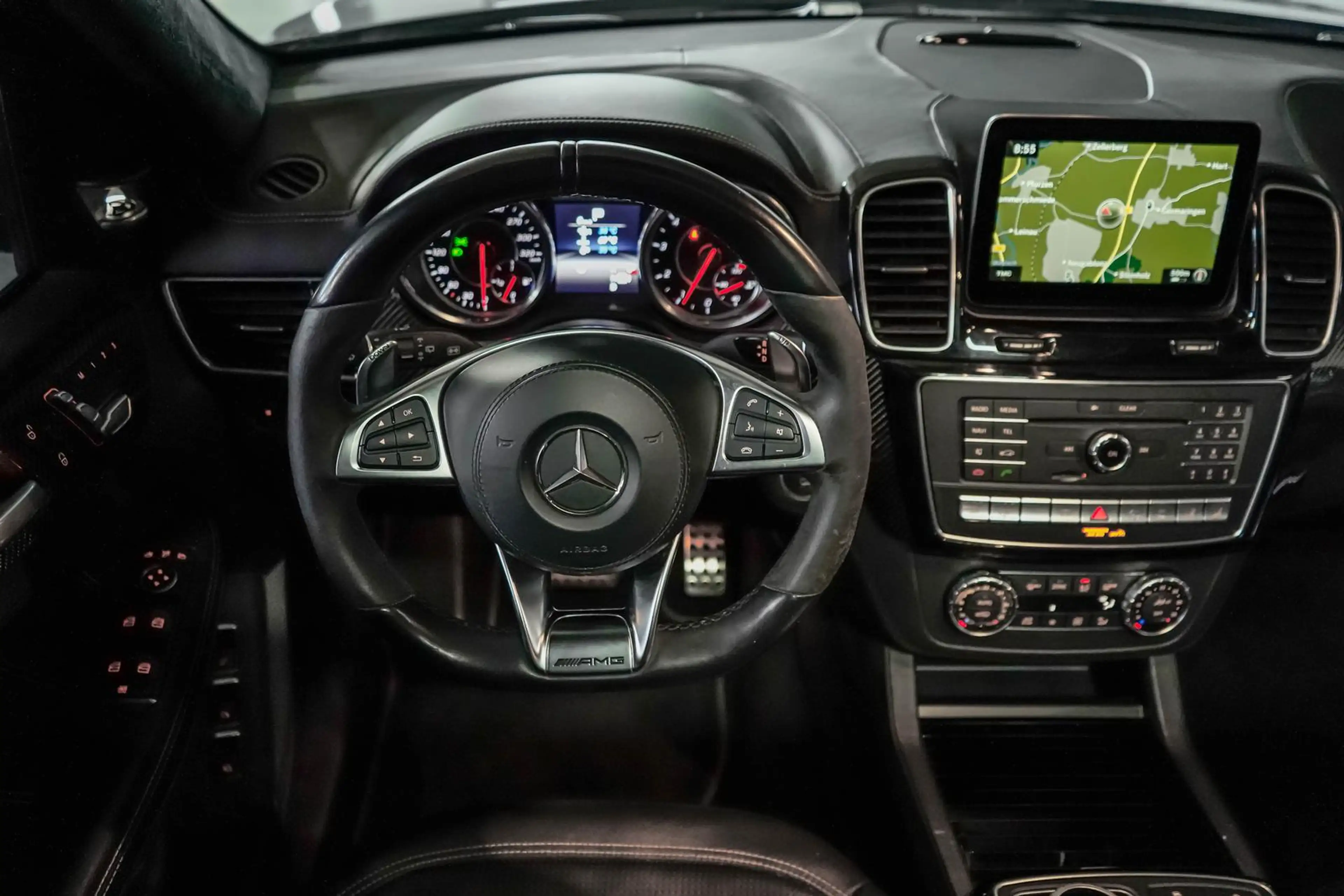 Mercedes-Benz GLS 63 AMG 5.5 V8 4M LED AHK PANO B&O MASSAGE TV — photo 24