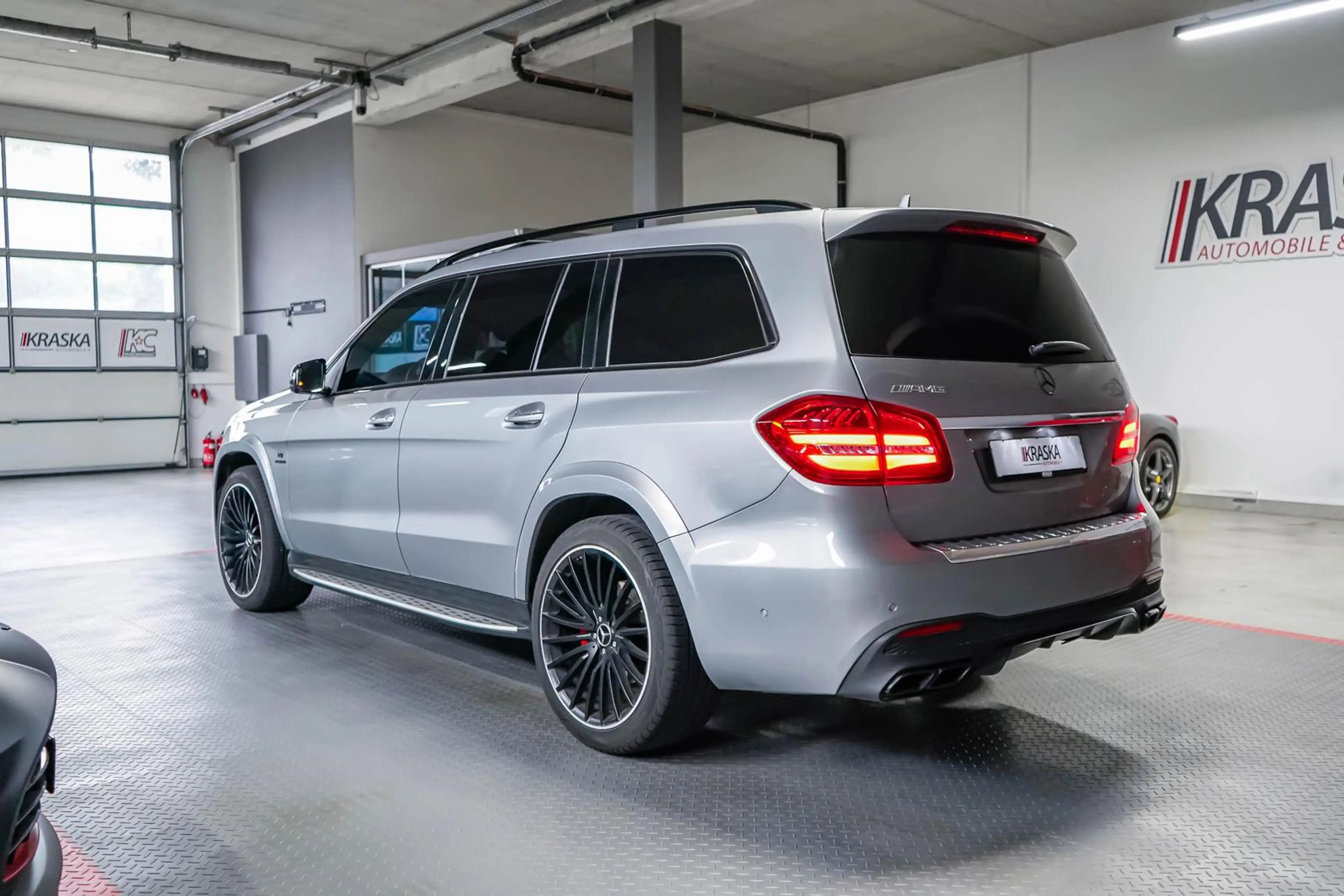 Mercedes-Benz GLS 63 AMG 5.5 V8 4M LED AHK PANO B&O MASSAGE TV — photo 12