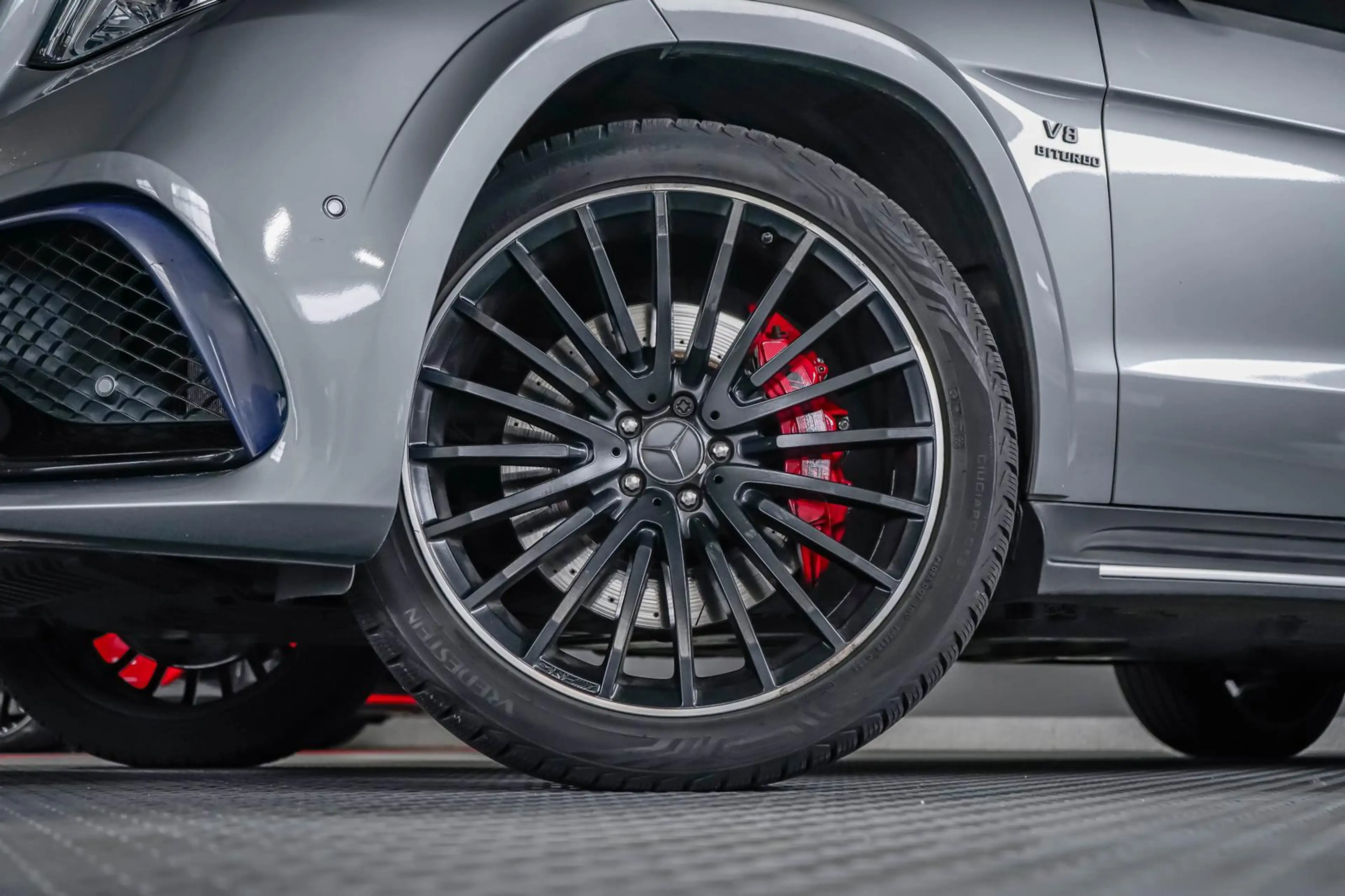 Mercedes-Benz GLS 63 AMG 5.5 V8 4M LED AHK PANO B&O MASSAGE TV — photo 3