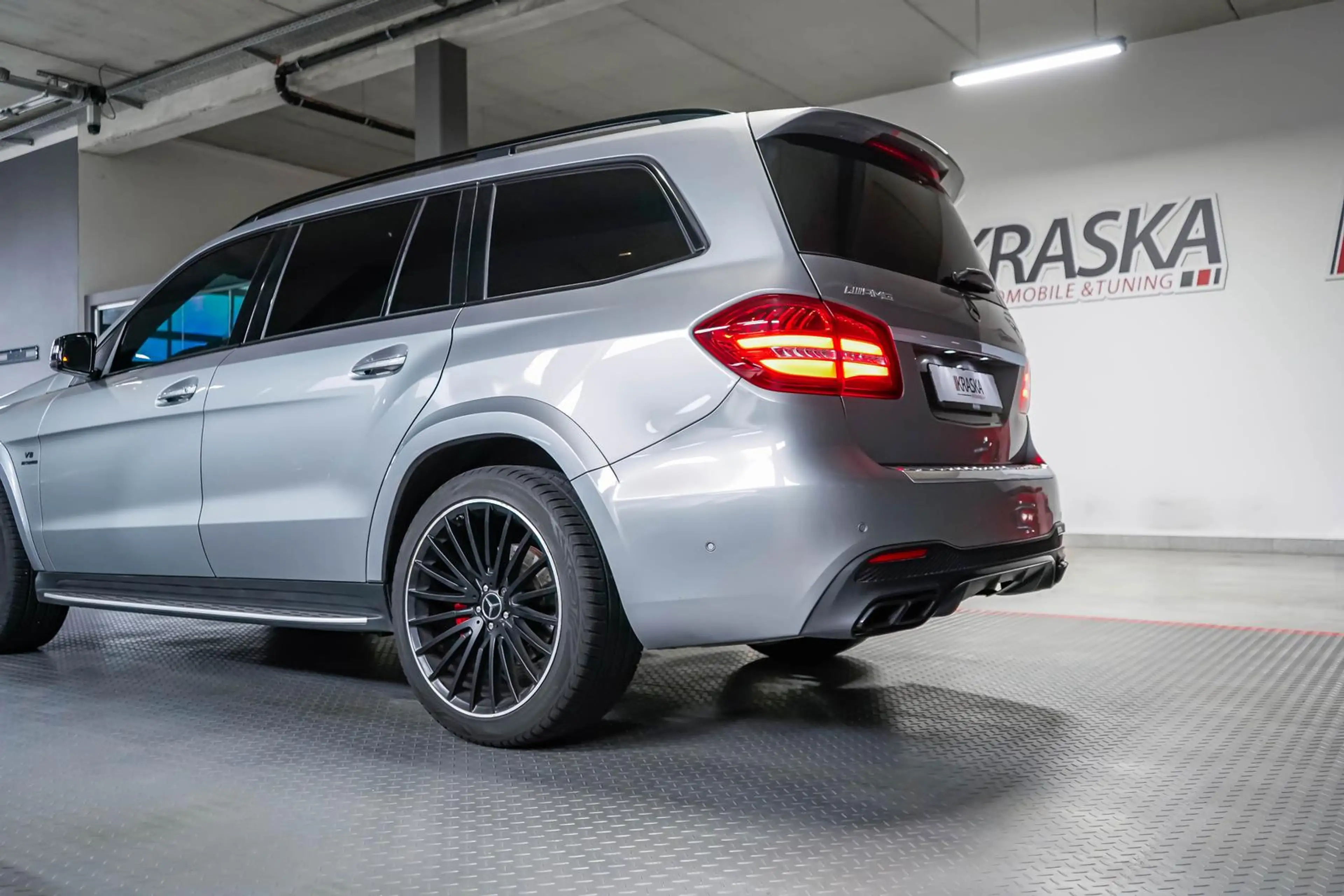 Mercedes-Benz GLS 63 AMG 5.5 V8 4M LED AHK PANO B&O MASSAGE TV — photo 11
