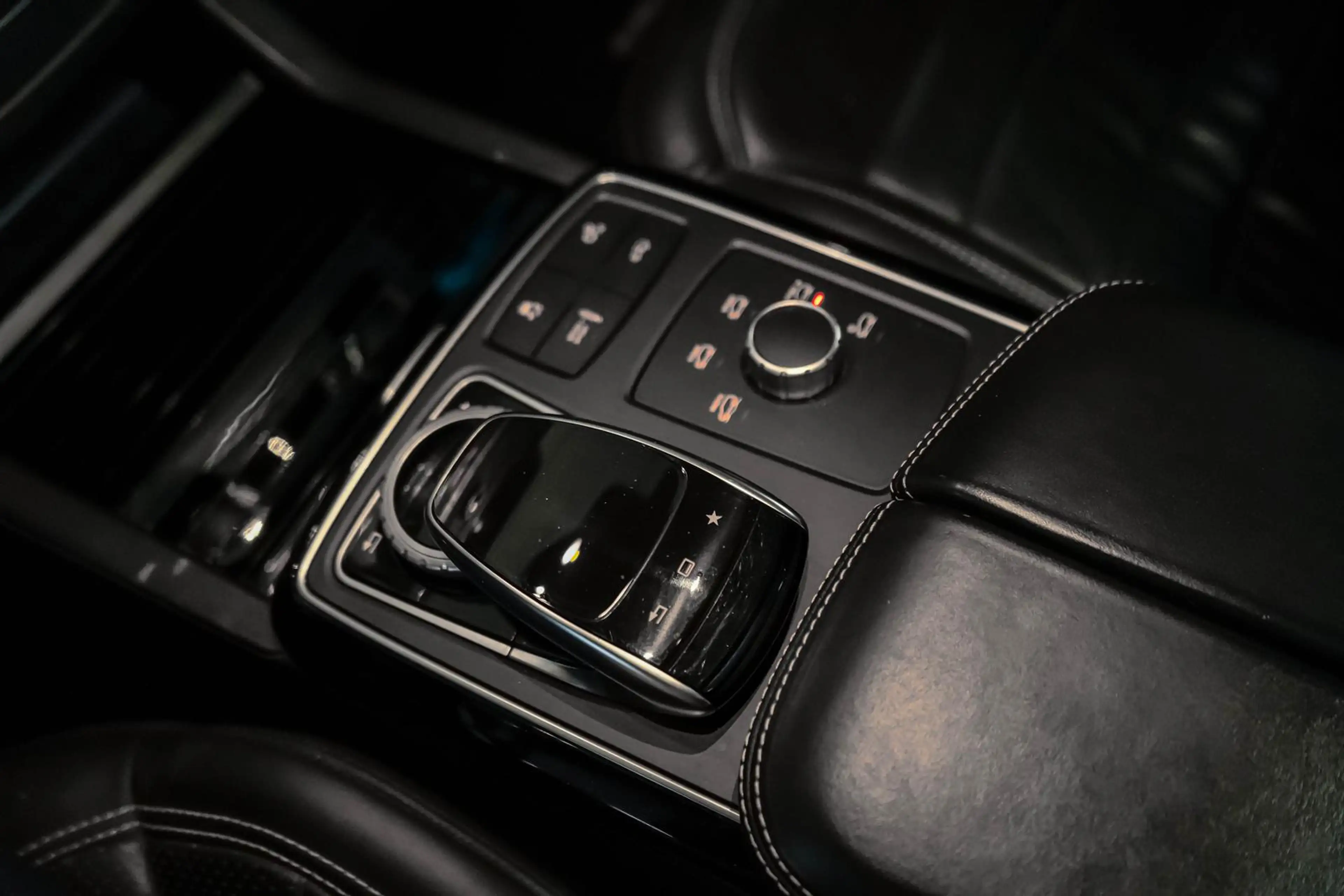 Mercedes-Benz GLS 63 AMG 5.5 V8 4M LED AHK PANO B&O MASSAGE TV — photo 27
