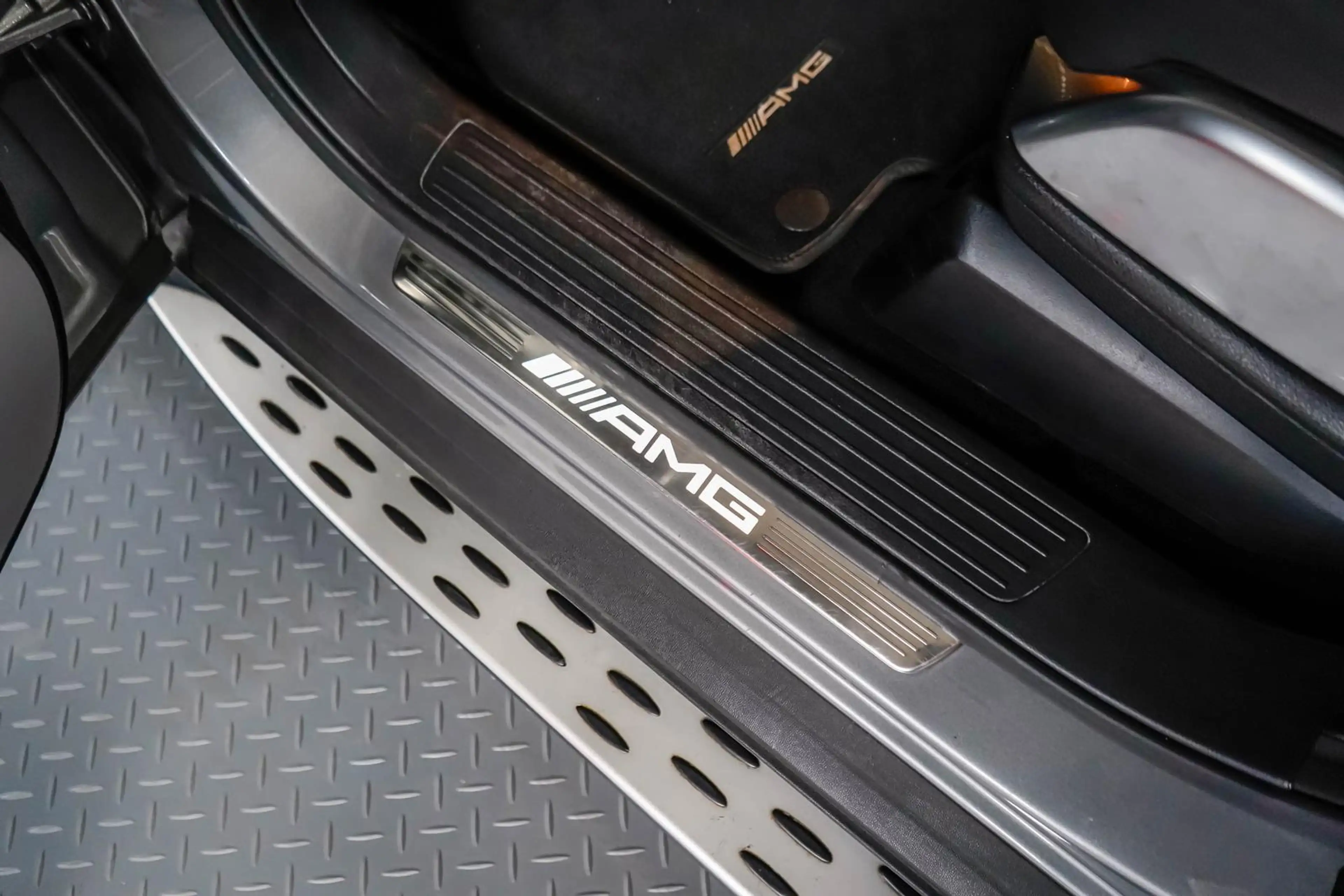 Mercedes-Benz GLS 63 AMG 5.5 V8 4M LED AHK PANO B&O MASSAGE TV — photo 16