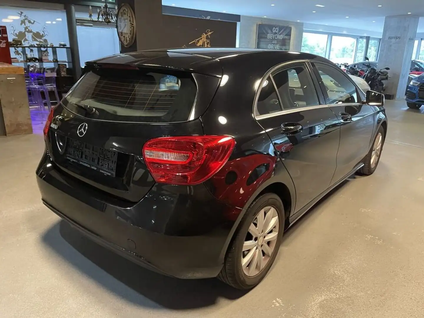 Mercedes-Benz A 180 BlueEfficiency Noir - 2