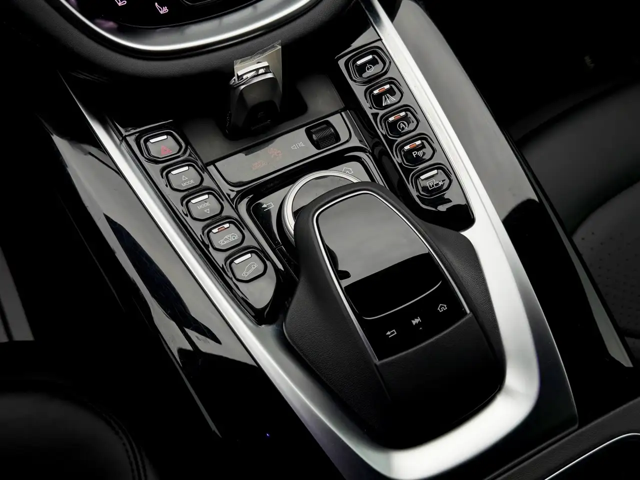 Aston Martin DBX снимка Aston Martin DBX