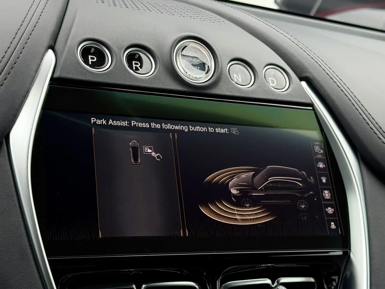 Aston Martin DBX снимка Aston Martin DBX