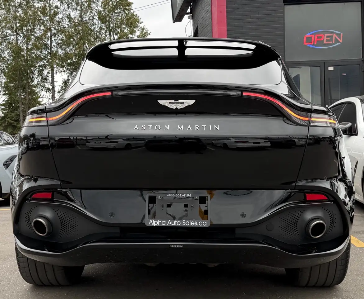 Aston Martin DBX снимка Aston Martin DBX