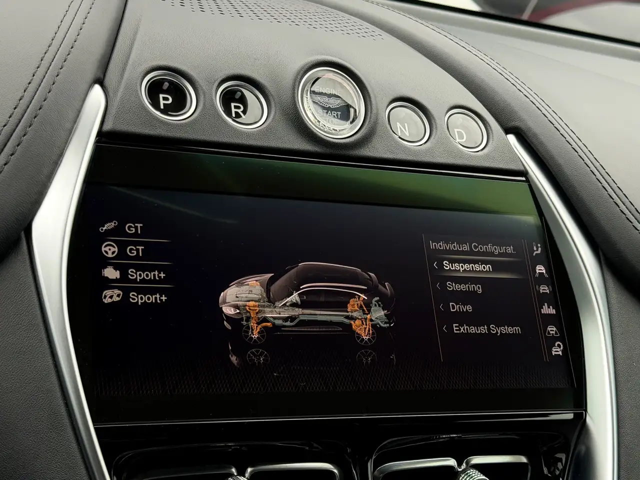 Aston Martin DBX снимка Aston Martin DBX