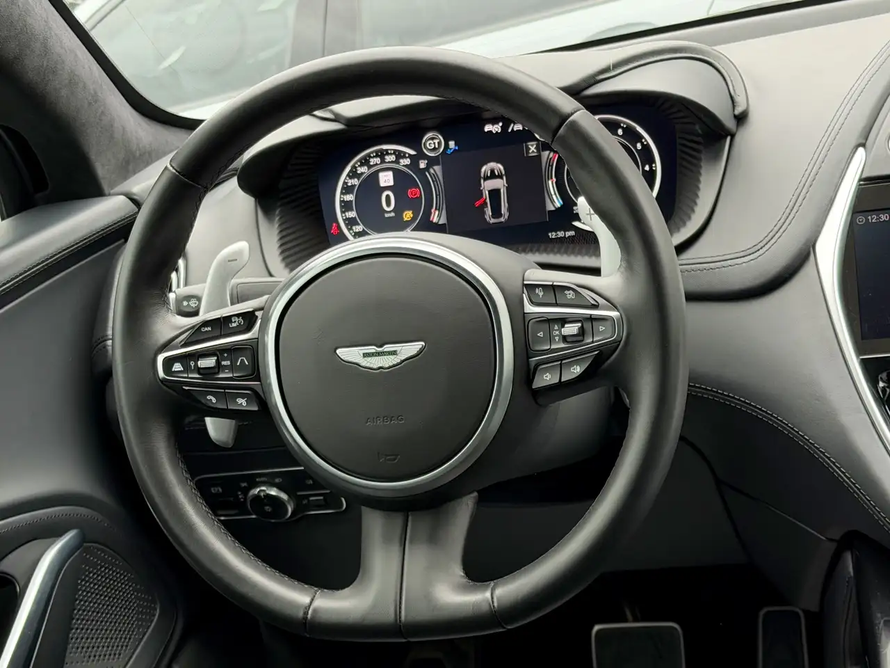 Aston Martin DBX снимка Aston Martin DBX