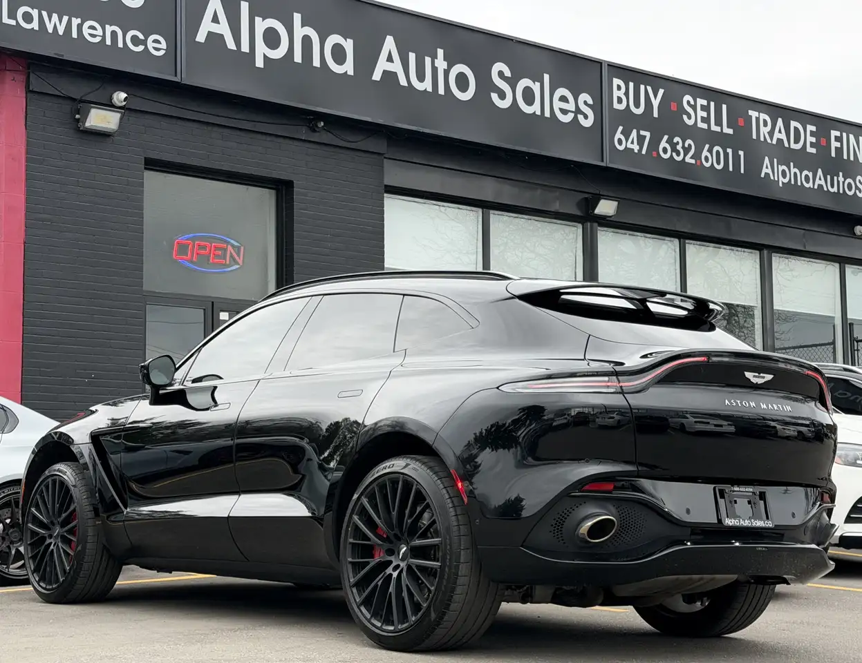 Aston Martin DBX снимка Aston Martin DBX