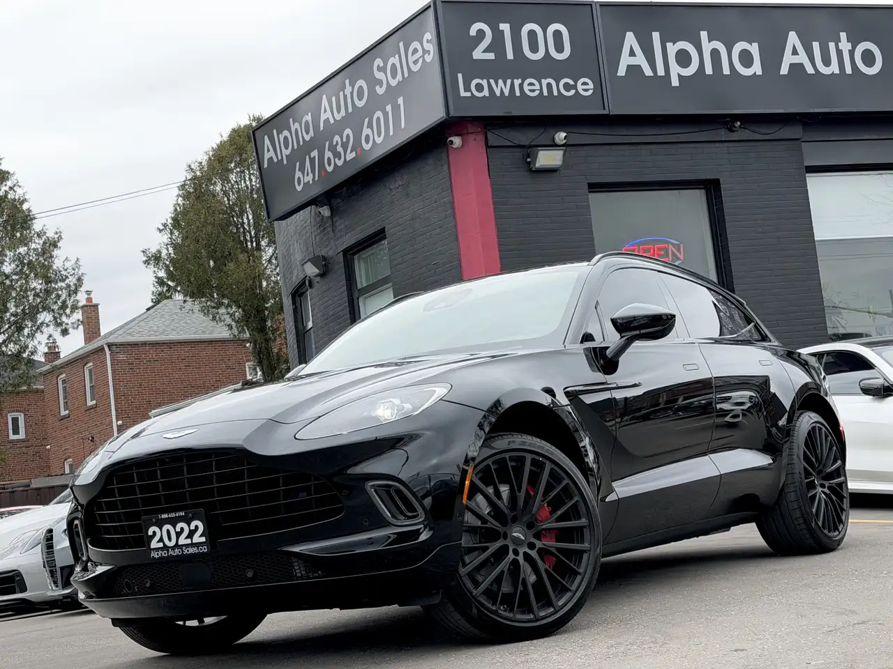 Aston Martin DBX снимка Aston Martin DBX