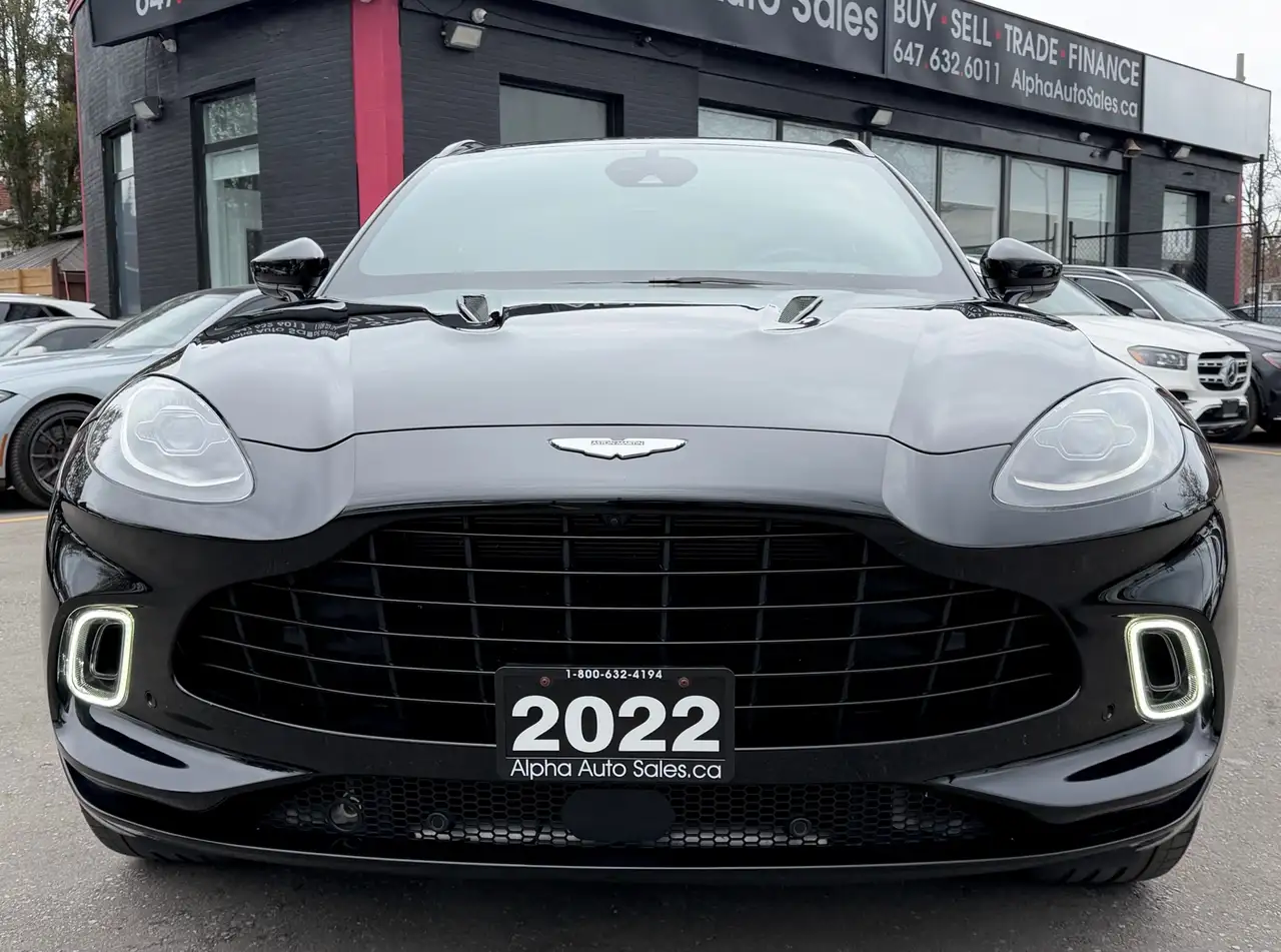 Aston Martin DBX снимка Aston Martin DBX