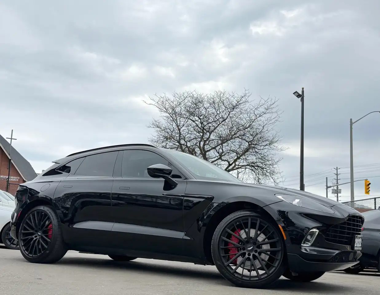 Aston Martin DBX снимка Aston Martin DBX
