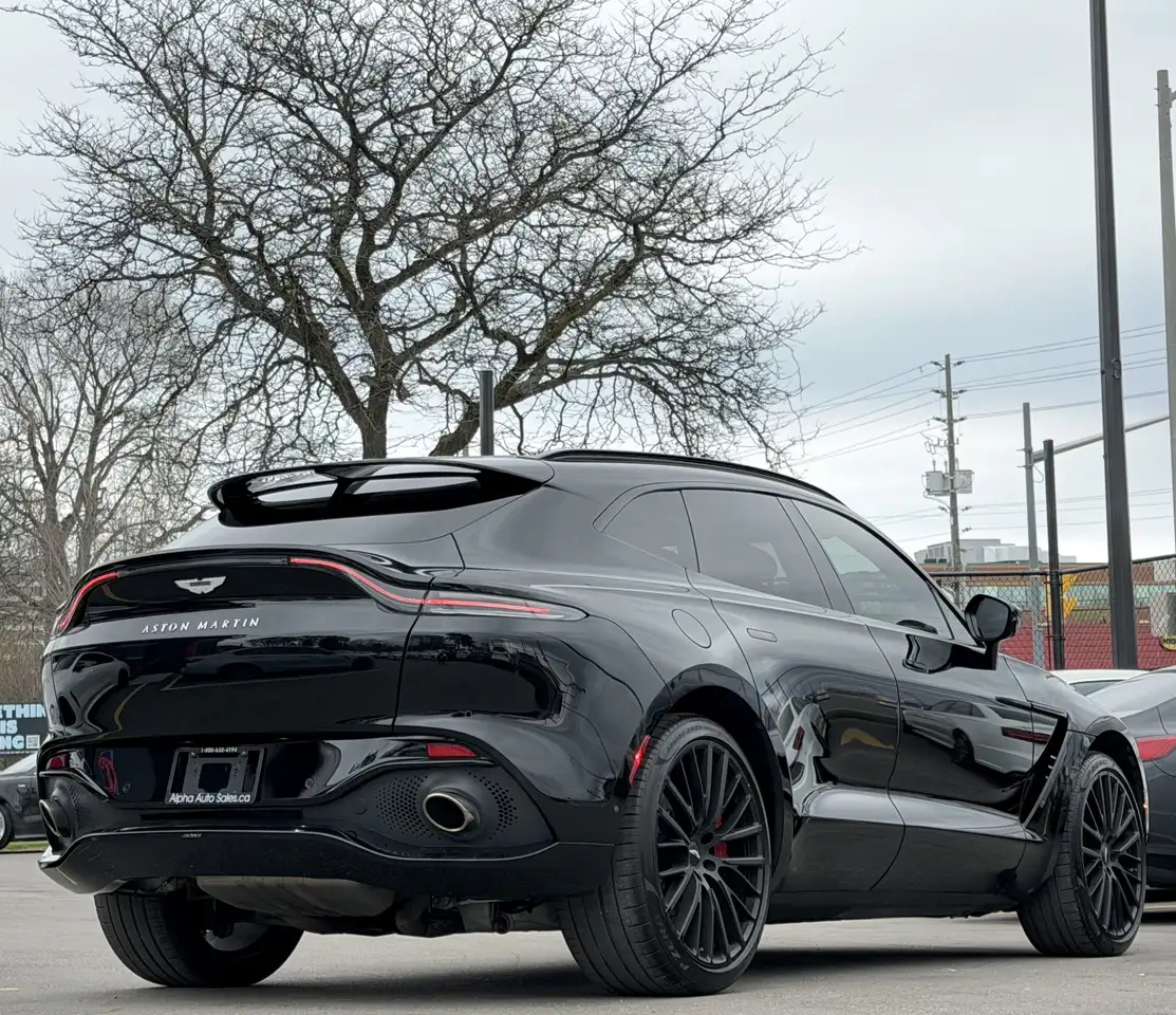 Aston Martin DBX снимка Aston Martin DBX