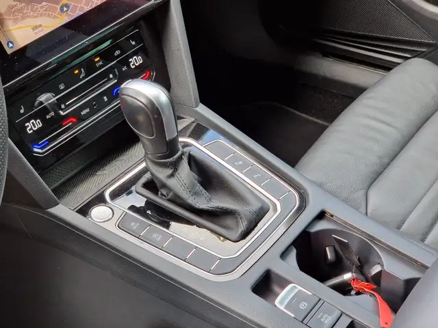 Volkswagen Passat Alltrack view 13