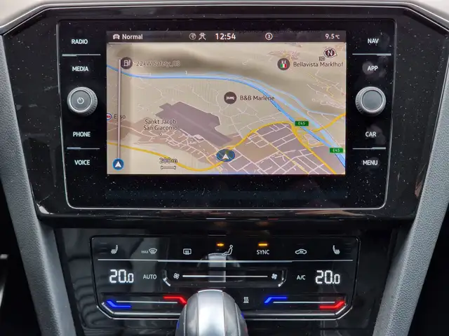 Volkswagen Passat Alltrack view 11