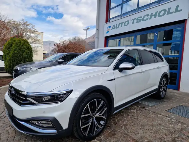 2022 Volkswagen Passat Alltrack in White for sale