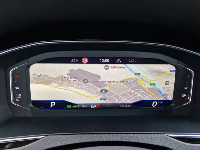 Volkswagen Passat Alltrack view 10